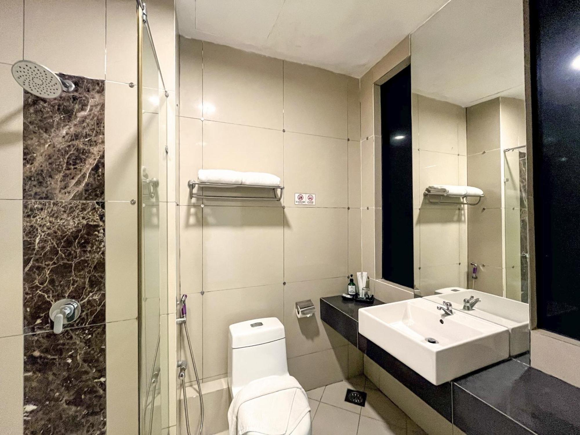 Courtyard Hotel 1Borneo Kota Kinabalu Kültér fotó