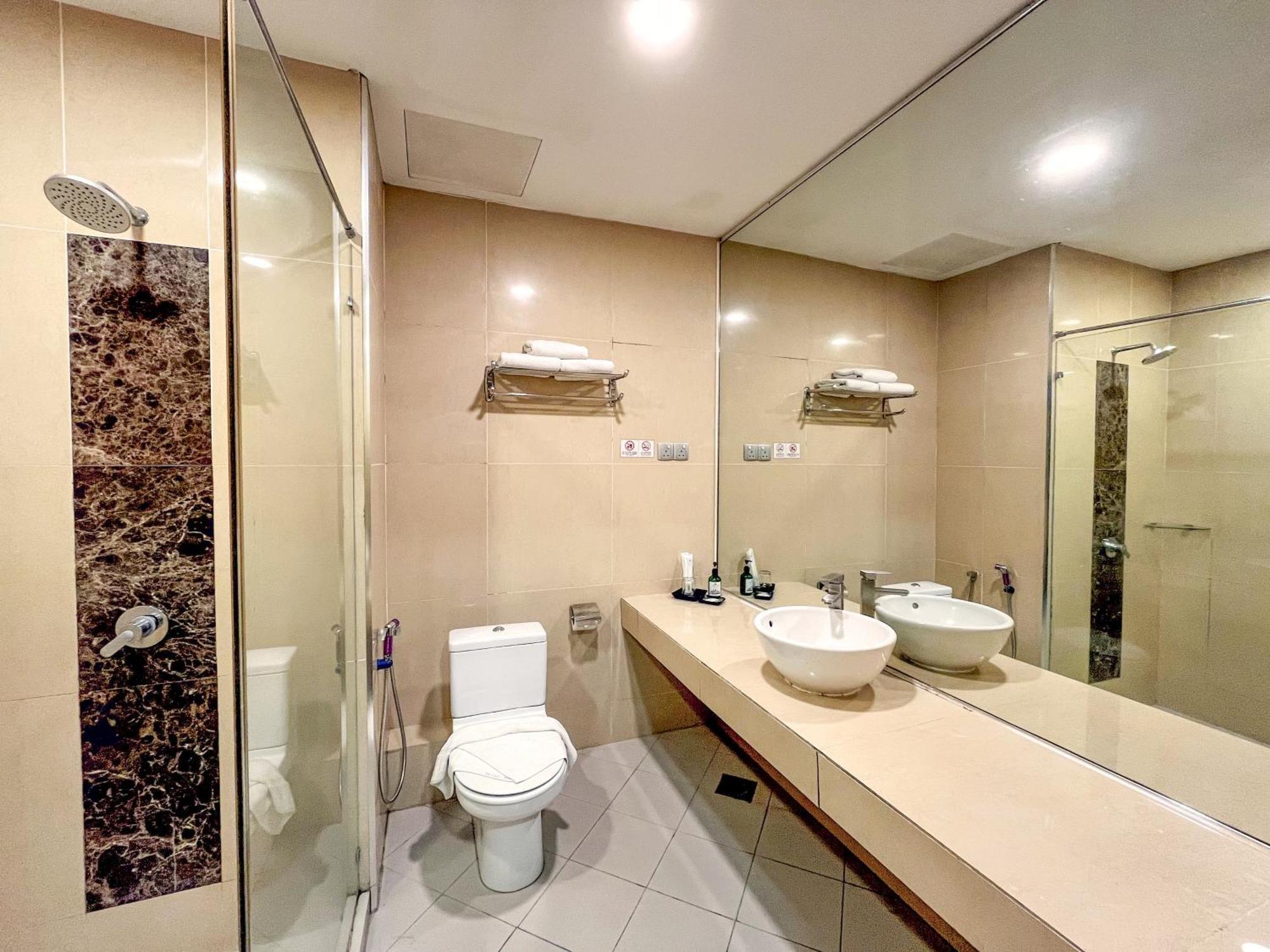 Courtyard Hotel 1Borneo Kota Kinabalu Kültér fotó