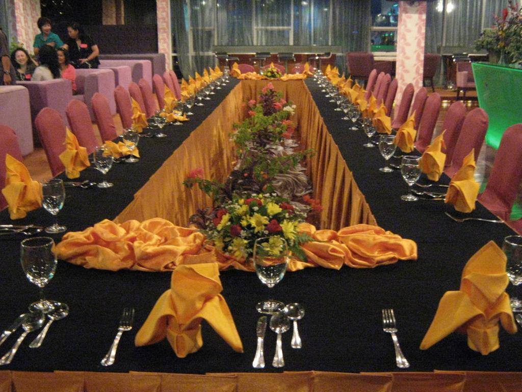 Courtyard Hotel 1Borneo Kota Kinabalu Kültér fotó